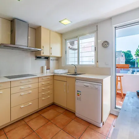 Apartamento Adosado En Primera Línea Con Piscina Privada